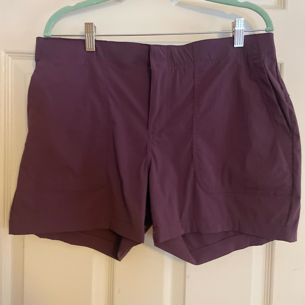 Eddie Bauer Women's Plum Shorts Gorpcore‎